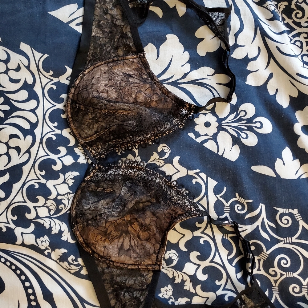 Victoria's Secret Very Sexy Unlined Plunge Bra